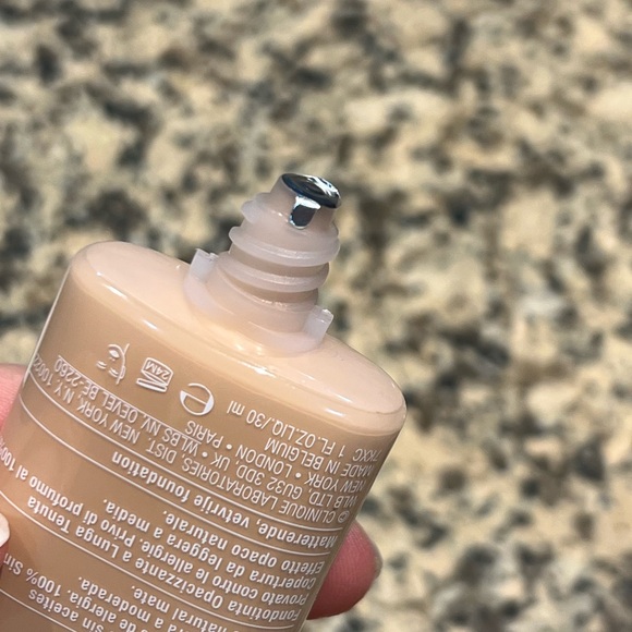 Clinique Stay Matte Makeup Linen - Picture 6 of 10